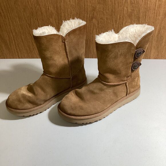 Women’s UGG Marciela Decorative Snap Brown Boots Sz 9 UGGs - Picture 2 of 6
